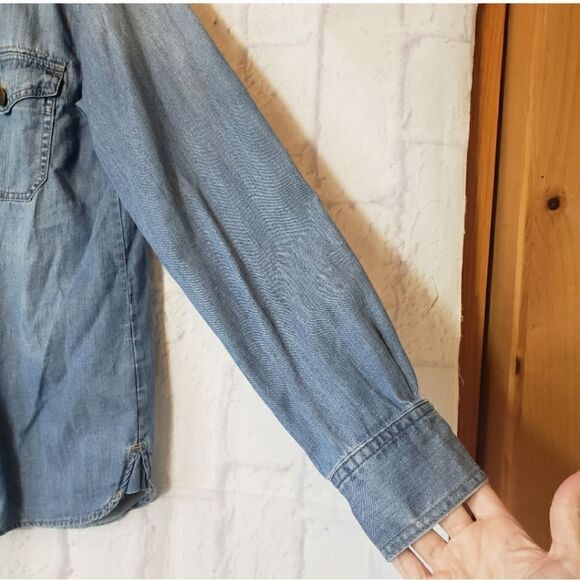 CABI JEANS Button-Down Cotton Chambray Shirt Medium - Picture 4 of 7